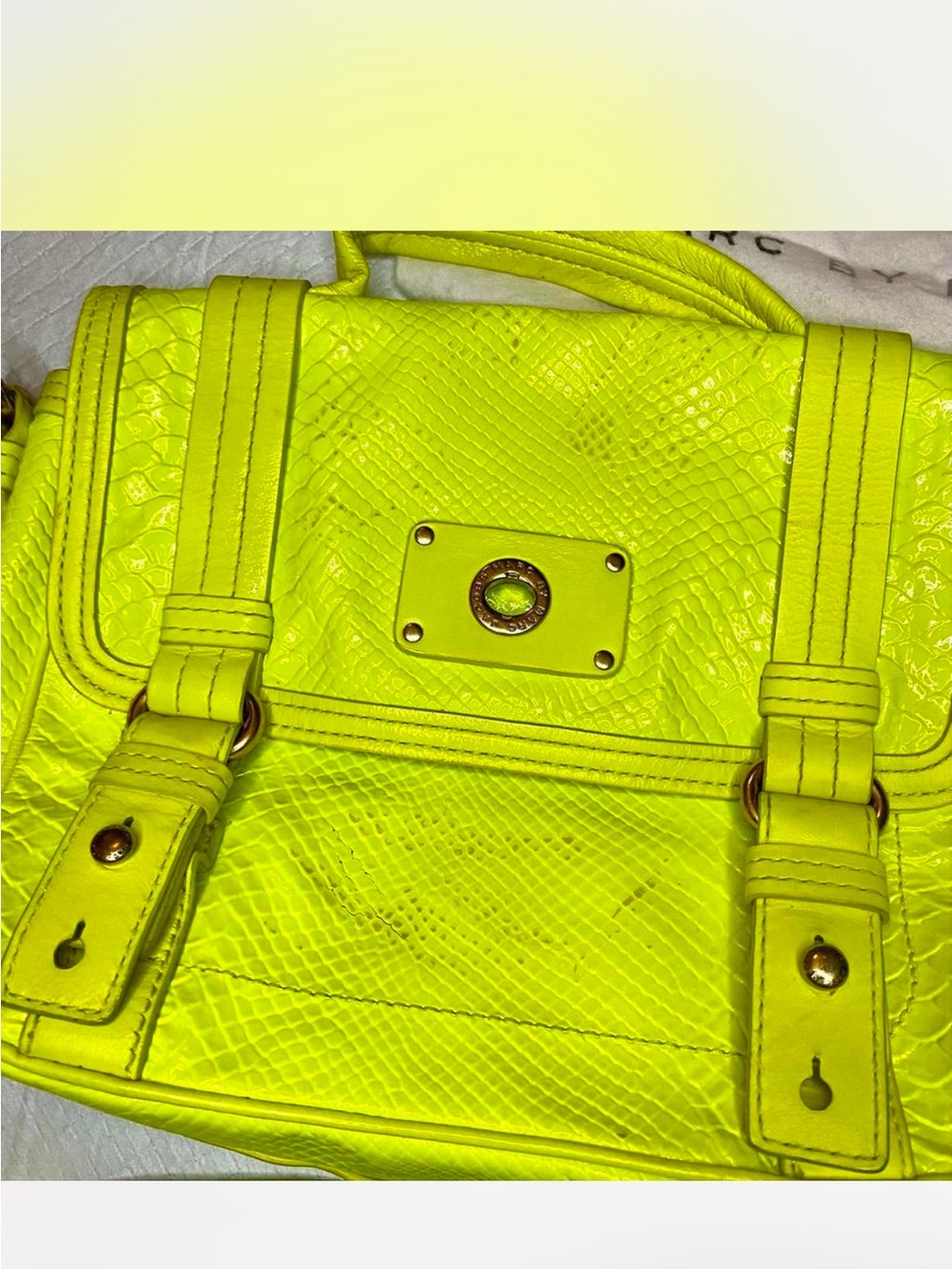 Marc by Marc Jacobs “Totally Turnlock” Fluorescent Python Shine Messenger bag - Picture 2 of 6